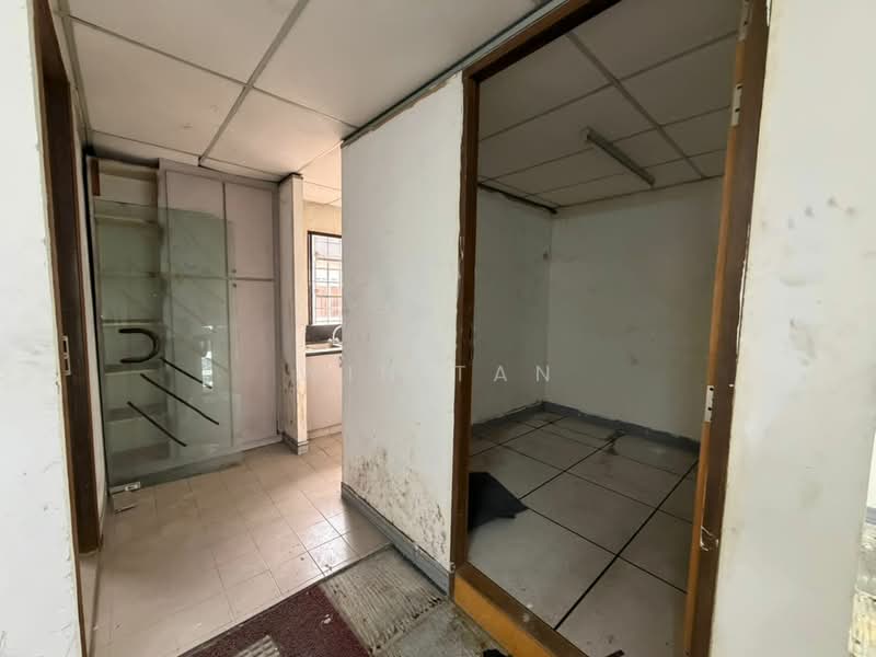 Shop / Office for Rent in Taman Melodies (Johor Bahru) - Win Tan - Interior - PropertyGuru.com.my