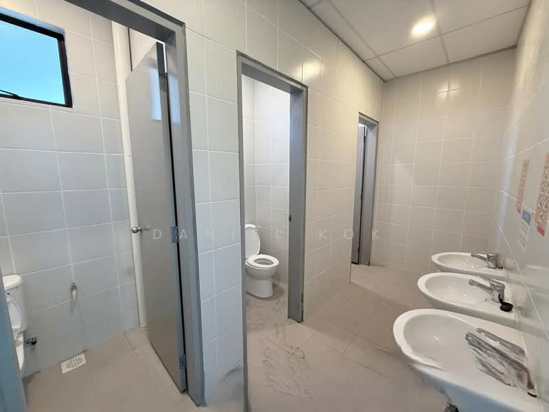 Semi-D Factory for Sale in Taman Klang Jaya (Klang) - Daniel Kok - Bathroom - PropertyGuru.com.my
