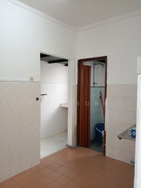 Flat for Sale at Desa Putra - Yubi Leong - PropertyGuru.com.my