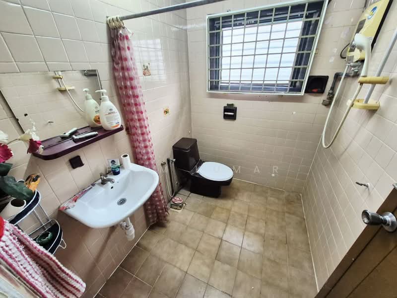 Bungalow for Sale in Bukit Gasing (Petaling Jaya) - Prem Kumar - Bathroom - PropertyGuru.com.my