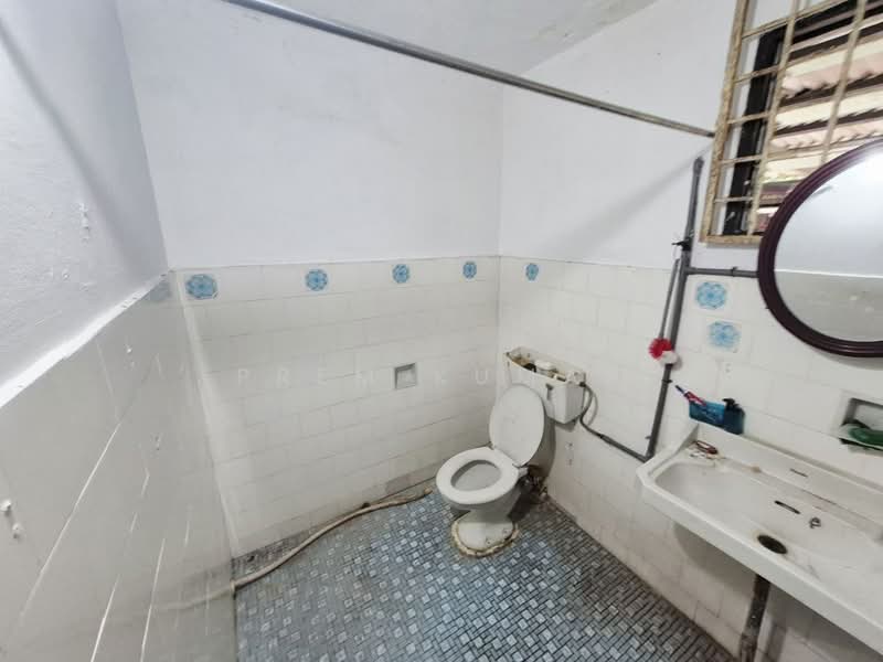 Bungalow for Sale in Bukit Gasing (Petaling Jaya) - Prem Kumar - Bathroom - PropertyGuru.com.my