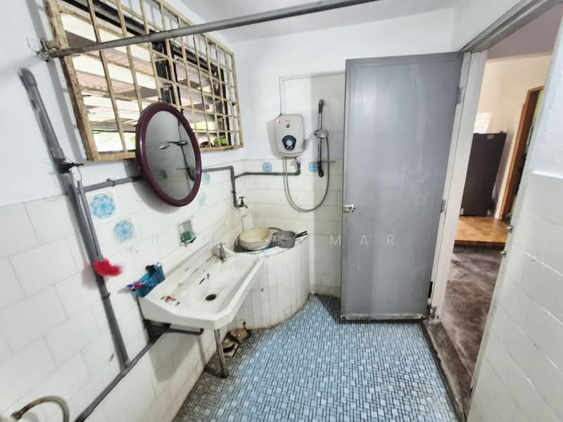 Bungalow for Sale in Bukit Gasing (Petaling Jaya) - Prem Kumar - Bathroom - PropertyGuru.com.my