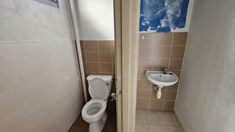 Shop for Rent in Taman Krubong Jaya (Krubong) - Wesley Tan - Bathroom - PropertyGuru.com.my