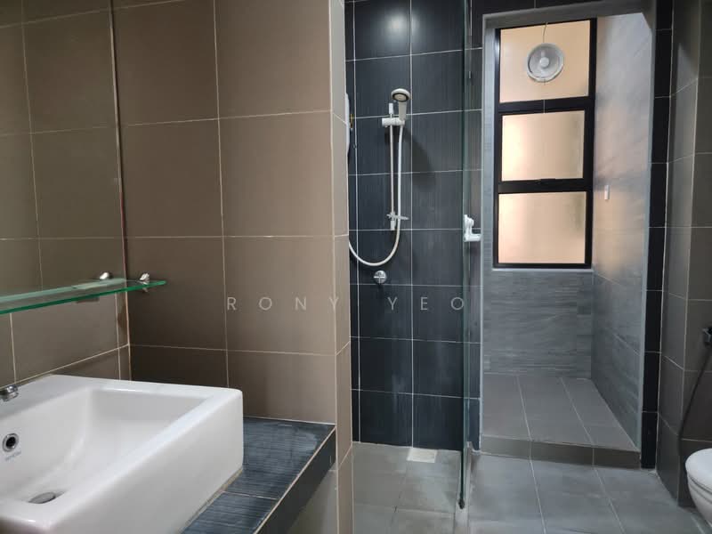 Service Residence for Sale at Hedgeford 10 Residences - Rony Yeo - Bathroom - PropertyGuru.com.my