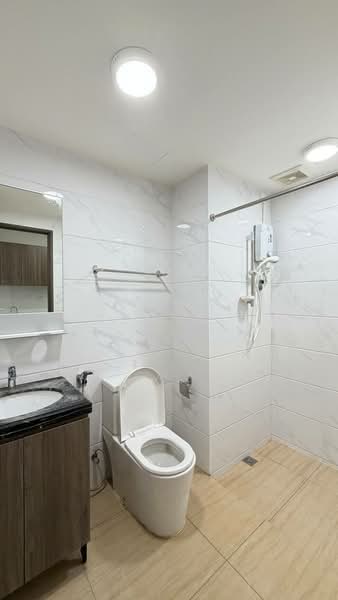 Service Residence for Sale at Country Garden Central Park - Iden Tan - Bathroom - PropertyGuru.com.my