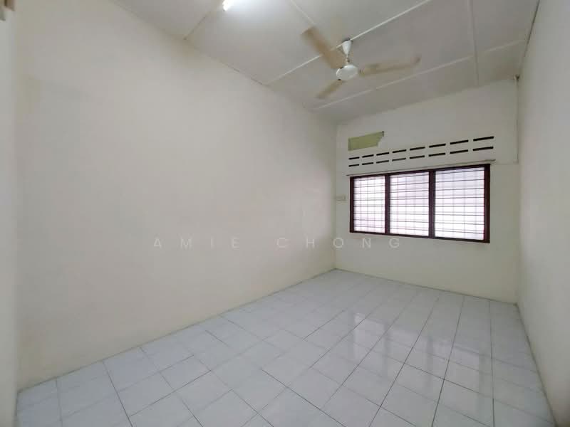 1-storey Terraced House for Sale in Taman Wah Keong (Ipoh) - Amie Chong - Bedroom - PropertyGuru.com.my