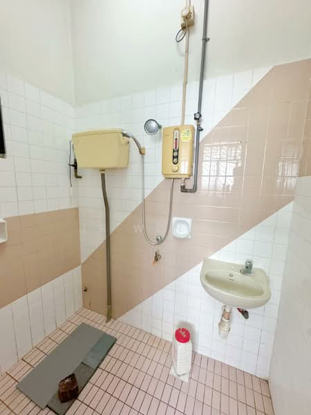1-storey Terraced House for Sale in Taman Daya (Johor Bahru) - JB Wendy - Bathroom - PropertyGuru.com.my