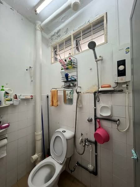 Taman Segemal untuk Untuk Dijual - RM 760,000, Mac 2026 - Bathroom - PropertyGuru.com.my