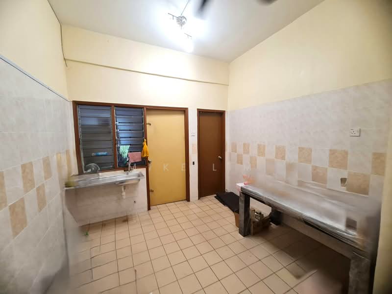 Taman Semenyih Mewah untuk Untuk Dijual - RM 550,000, Mac 2026 - Kitchen - PropertyGuru.com.my