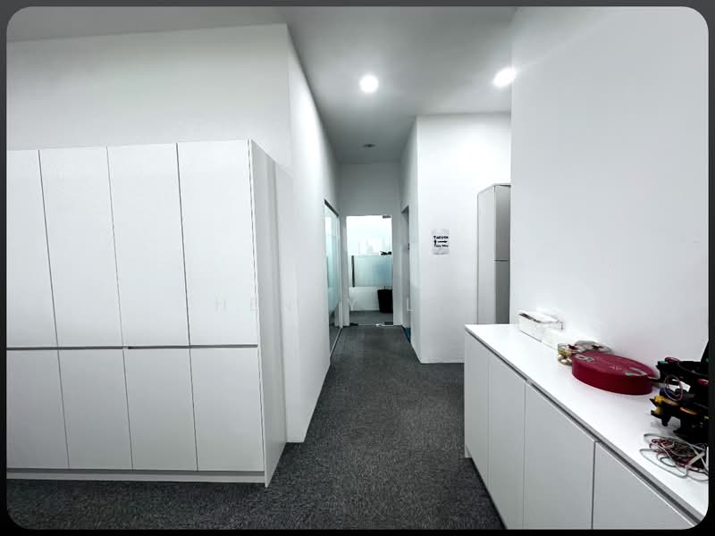 Shop / Office for Sale in Kuchai Business Park (Kuala Lumpur) - Henry Lim - Corridor - PropertyGuru.com.my