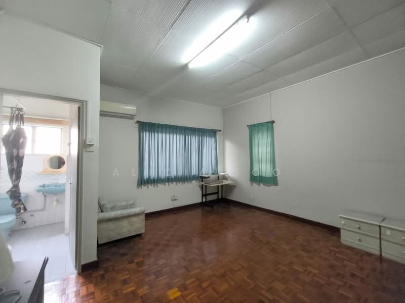 Semi-Detached House for Sale in Damansara Jaya (Petaling Jaya) - Alicia Soo - Living Room - PropertyGuru.com.my