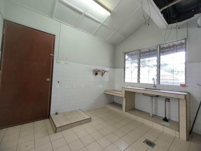 Semi-Detached House for Sale in Damansara Jaya (Petaling Jaya) - Alicia Soo - Kitchen - PropertyGuru.com.my