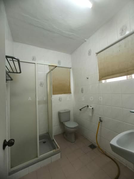 Semi-Detached House for Sale in Damansara Jaya (Petaling Jaya) - Alicia Soo - Bathroom - PropertyGuru.com.my