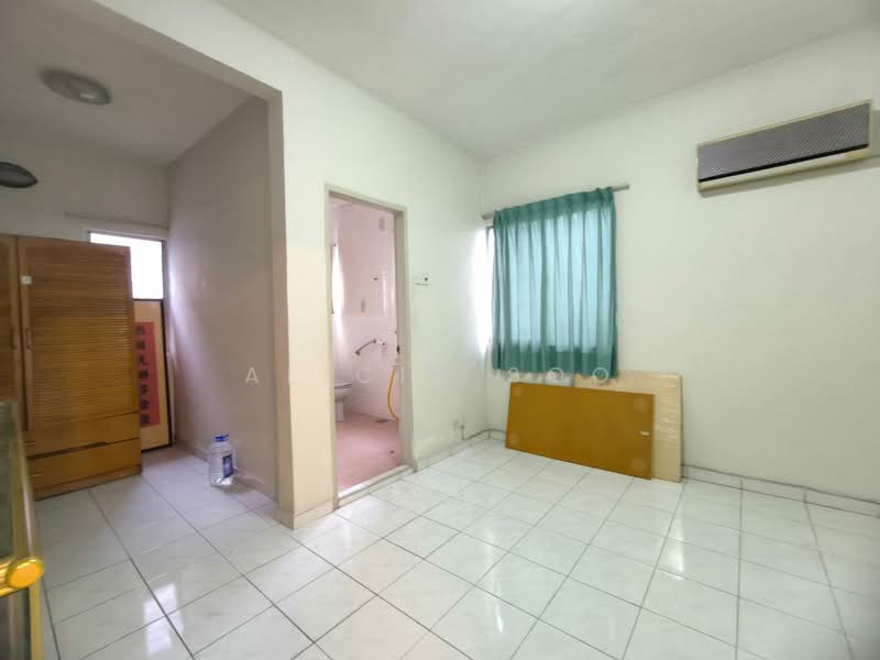 Semi-Detached House for Sale in Damansara Jaya (Petaling Jaya) - Alicia Soo - Bathroom - PropertyGuru.com.my