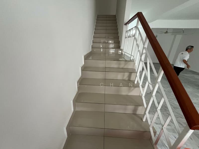 USJ 18 untuk Untuk Dijual - RM 950,000, Mac 2026 - Newly tiled stairway - PropertyGuru.com.my