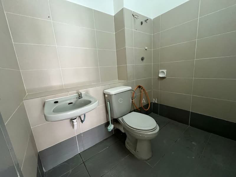 USJ 18 untuk Untuk Dijual - RM 950,000, Mac 2026 - Bathroom - PropertyGuru.com.my