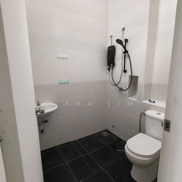 Rumah Teres untuk Disewa di Kota Masai (Pasir Gudang) - Elena Lim - Bathroom - PropertyGuru.com.my