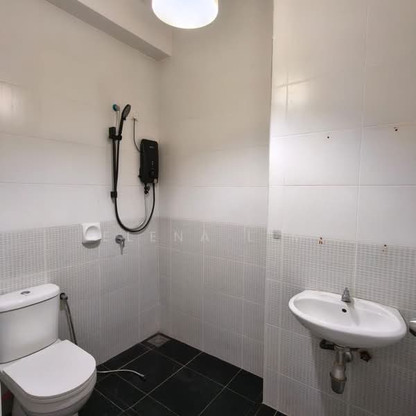 Rumah Teres untuk Disewa di Kota Masai (Pasir Gudang) - Elena Lim - Bathroom - PropertyGuru.com.my