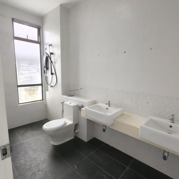 Rumah Teres untuk Disewa di Kota Masai (Pasir Gudang) - Elena Lim - Bathroom - PropertyGuru.com.my