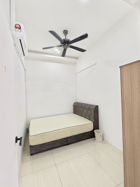 Semi-Detached House for Rent in Taman Century (Johor Bahru) - Lee Qiu Wen - Bedroom - PropertyGuru.com.my