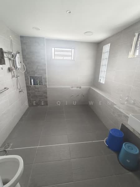 Semi-Detached House for Rent in Taman Abad (Johor Bahru) - Lee Qiu Wen - Bathroom - PropertyGuru.com.my