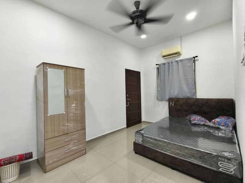 Semi-Detached House for Rent in Taman Abad (Johor Bahru) - Lee Qiu Wen - Bedroom - PropertyGuru.com.my