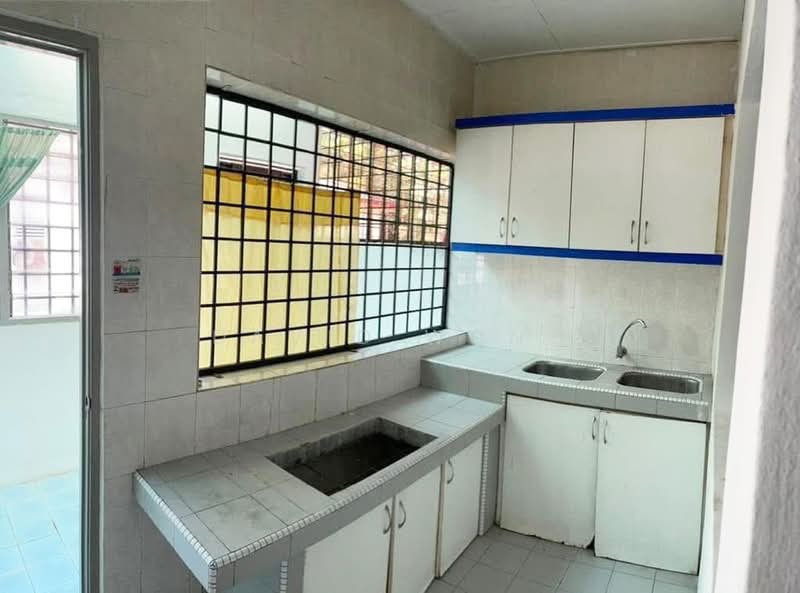 2-storey Terraced House for Sale in Tambun (Perak) - David Wong - Kitchen - PropertyGuru.com.my