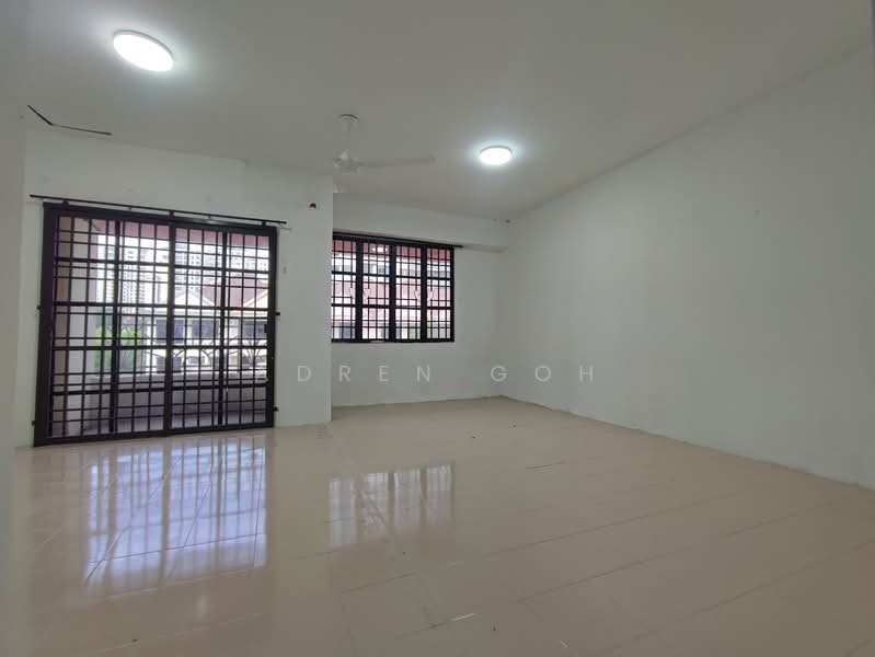 3 Storey Terrace 1700sf 6 Room Renovated Bukit Jambul Bayan Lepas untuk Untuk Disewa - RM 3,000 /bulan, Feb 2026 - Master Bedroom - 2nd Floor - PropertyGuru.com.my