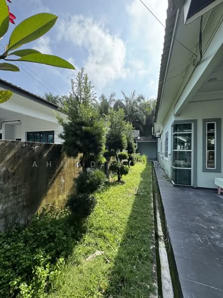 Berkembar Setingkat Sri Gading untuk Untuk Dijual - RM 400,000, Mac 2026 - Exterior - PropertyGuru.com.my