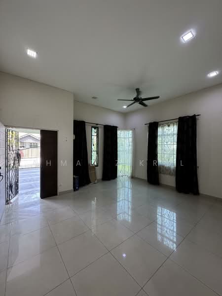 Berkembar Setingkat Sri Gading untuk Untuk Dijual - RM 400,000, Mac 2026 - Living Room - PropertyGuru.com.my