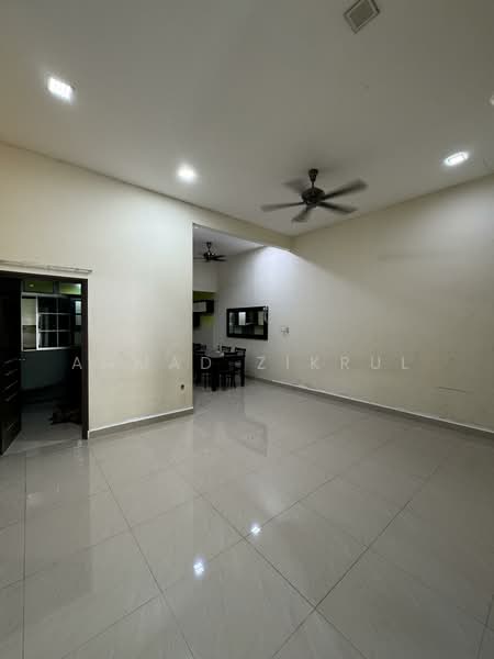 Berkembar Setingkat Sri Gading untuk Untuk Dijual - RM 400,000, Mac 2026 - Living Room - PropertyGuru.com.my