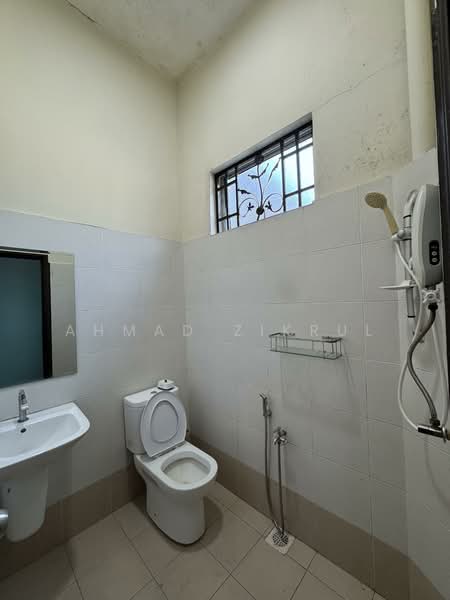 Berkembar Setingkat Sri Gading untuk Untuk Dijual - RM 400,000, Mac 2026 - Bathroom - PropertyGuru.com.my