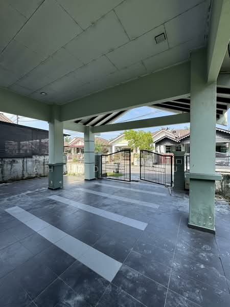 Berkembar Setingkat Sri Gading untuk Untuk Dijual - RM 400,000, Mac 2026 - Exterior - PropertyGuru.com.my