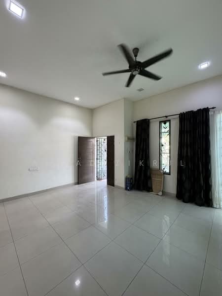 Berkembar Setingkat Sri Gading untuk Untuk Dijual - RM 400,000, Mac 2026 - Living Room - PropertyGuru.com.my