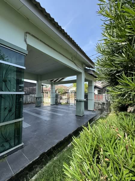 Berkembar Setingkat Sri Gading untuk Untuk Dijual - RM 400,000, Mac 2026 - Exterior - PropertyGuru.com.my