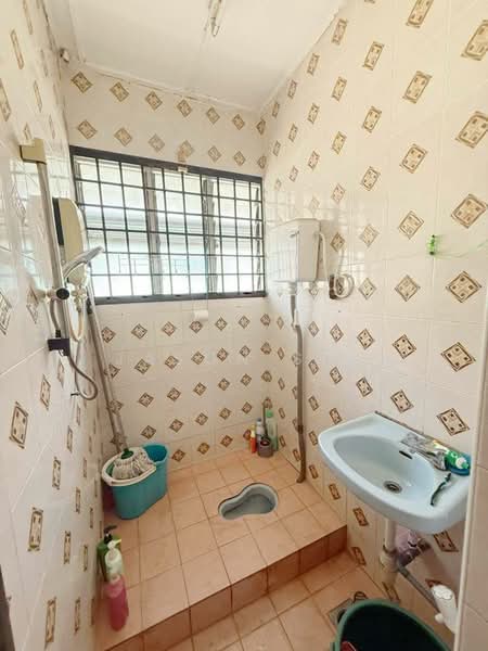 1-storey Terraced House for Sale in Bandar Baru Permas Jaya (Permas Jaya) - Jason Sim - Bathroom - PropertyGuru.com.my