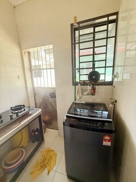 1-storey Terraced House for Sale in Bandar Baru Permas Jaya (Permas Jaya) - Jason Sim - Kitchen - PropertyGuru.com.my