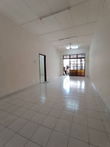 2-storey Terraced House for Sale in Taman Pelangi Indah (Ulu Tiram) - Kok Hui - Living Room - PropertyGuru.com.my