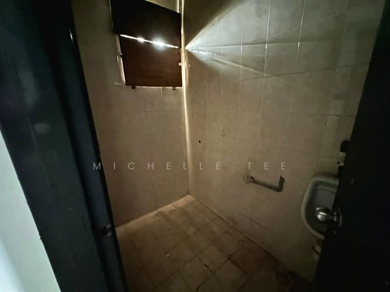 Shop / Office for Rent in Bandar Bukit Tinggi (Klang) - Michelle Tee - Bathroom - PropertyGuru.com.my