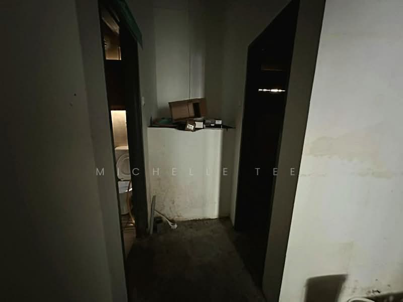 Shop / Office for Rent in Bandar Bukit Tinggi (Klang) - Michelle Tee - Corridor - PropertyGuru.com.my