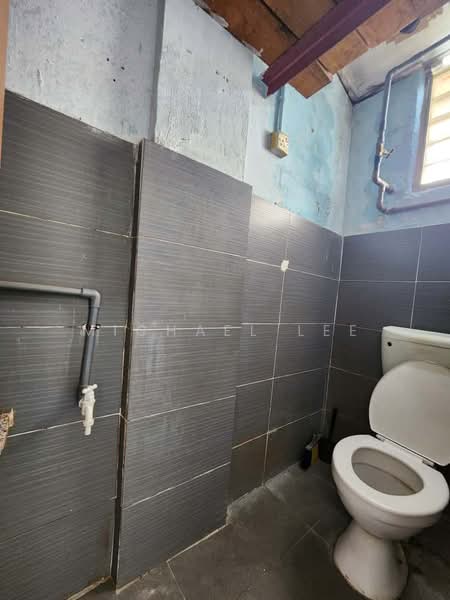 Seksyen 1 Wangsa Maju Flat untuk Untuk Disewa - RM 1,300 /bulan, Mac 2026 - Bathroom - PropertyGuru.com.my