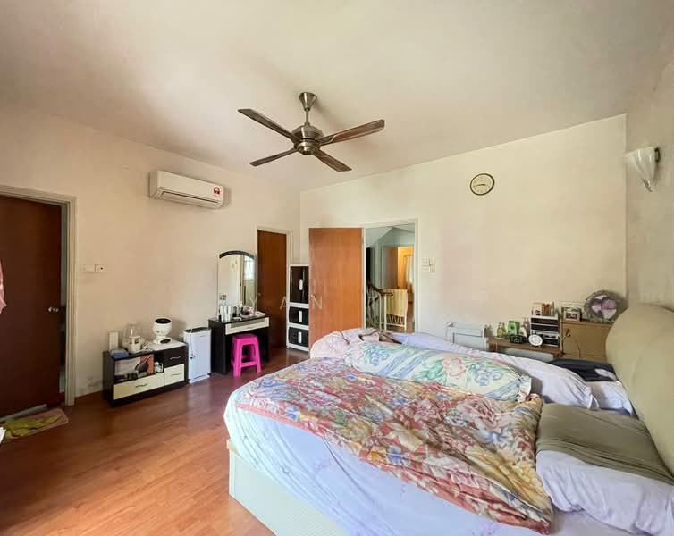 3-storey Terraced House for Sale in Taman Tasik Indah Mewah (Batu) - Ryan Tee - Bedroom - PropertyGuru.com.my