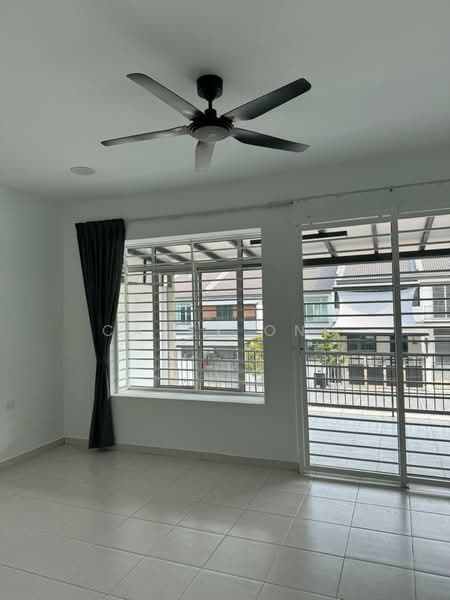 Taman Scientex 2 Rawang untuk Untuk Disewa - RM 1,800 /bulan, Feb 2026 - Balcony - PropertyGuru.com.my