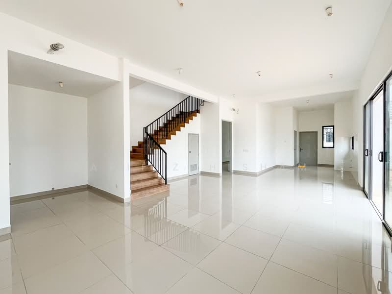 Sejati Lakeside 2 untuk Untuk Dijual - RM 1,800,000, Mac 2026 - Living Room - PropertyGuru.com.my