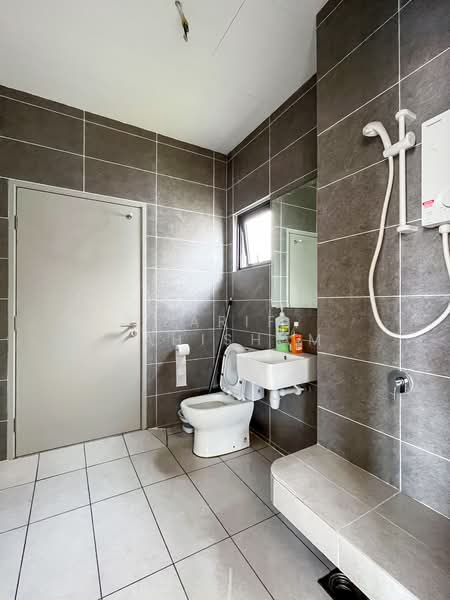Sejati Lakeside 2 untuk Untuk Dijual - RM 1,800,000, Mac 2026 - Bathroom - PropertyGuru.com.my