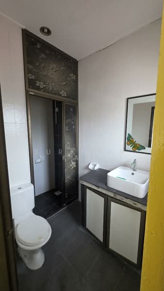 Terraced House for Rent in Bandar Puteri Klang (Klang) - Surendran Karapiah - Bathroom - PropertyGuru.com.my