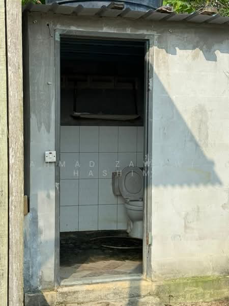 Agricultural Land for Sale in Kampung Sri Parit Dalam (Port Dickson) - Ahmad Zawawi Hashim - Bathroom - PropertyGuru.com.my