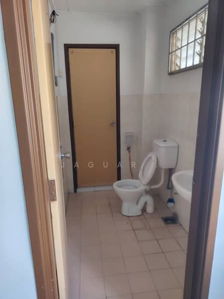 2-storey Terraced House for Sale in Kajang (Selangor) - Jaguar . - Bathroom - PropertyGuru.com.my