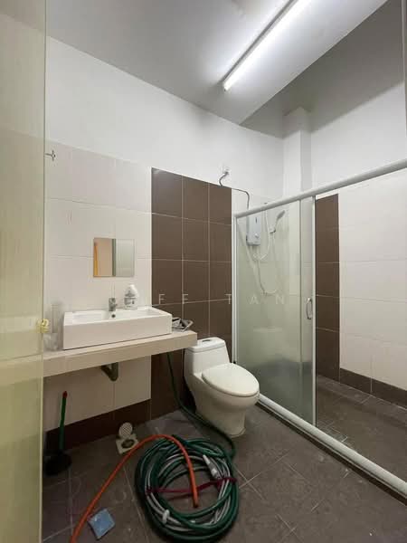 Station 18 untuk Untuk Disewa - RM 1,300 /bulan, Feb 2026 - Bathroom - PropertyGuru.com.my