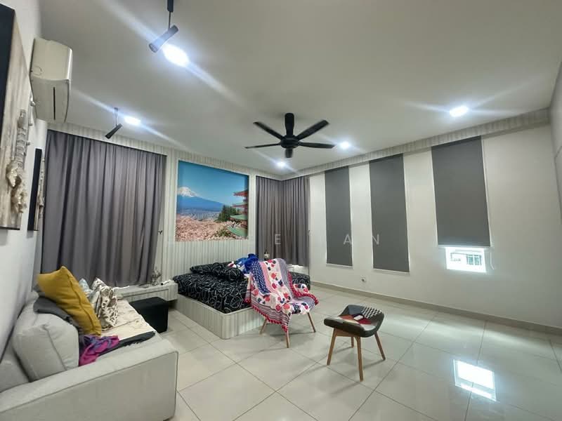 Bungalow for Sale in Taman Kluang Indah (Kluang) - Grace Fan - Bedroom - PropertyGuru.com.my